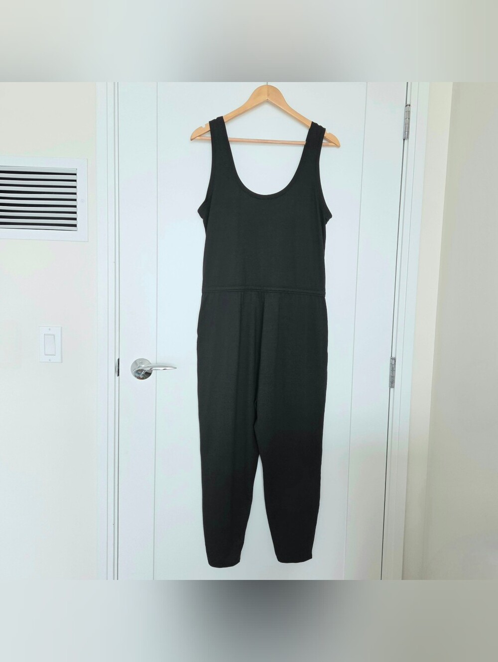 Vuori Women's Lux Harem Jumpsuit - Medium - Black - VW458 - EUC - Picture 2 of 6